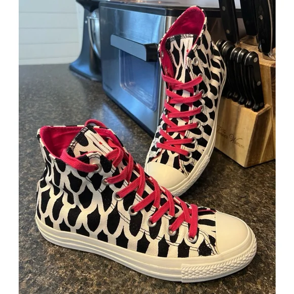 CONVERSE ❤️ Marimekko Black White Designer Sneakers - Picture 3 of 12